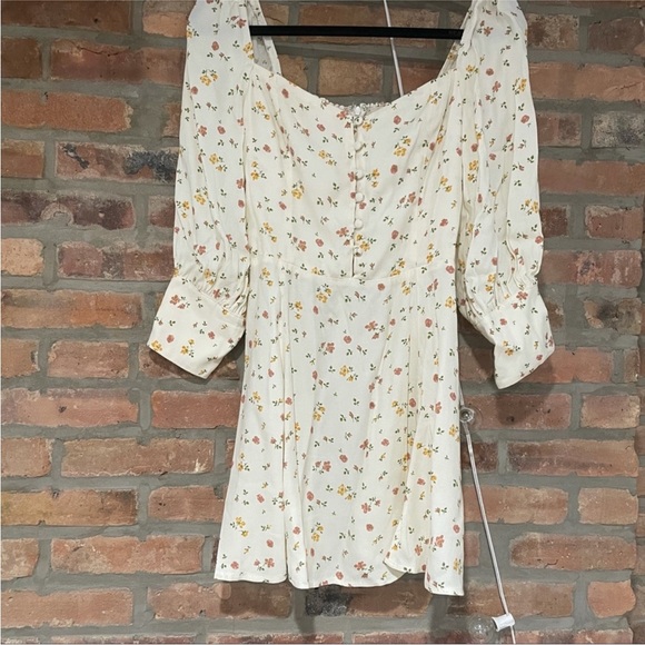 Reformation Lumiere Dress in Bellagio. Size 6 - Picture 3 of 3